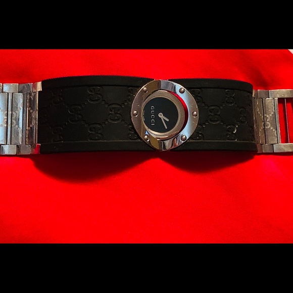 Gucci First Edition Women’s Flip Watch. - Picture 4 of 8